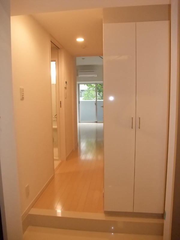 クレイシア上野 玄関