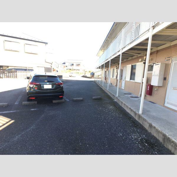 ハイツコートビレッジ 駐車場