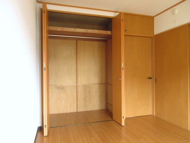ハローハイツＡ 洋室２　収納　※現況優先