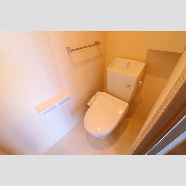 ヴェルジェB101号室 トイレ