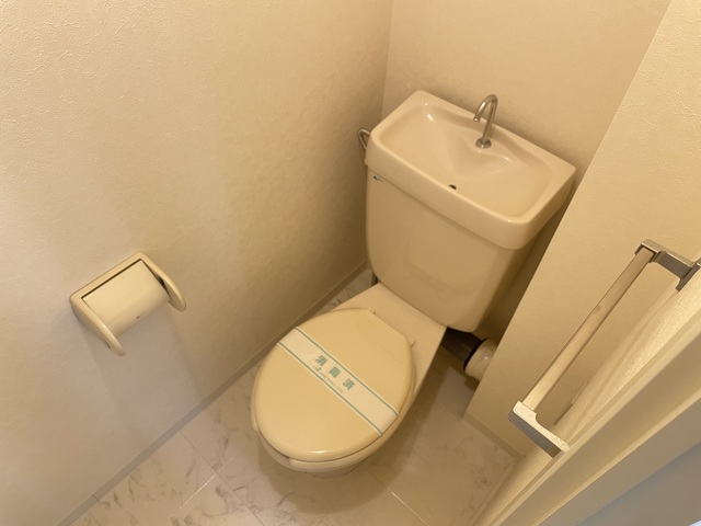 メゾンベール桜台0401号室 トイレ