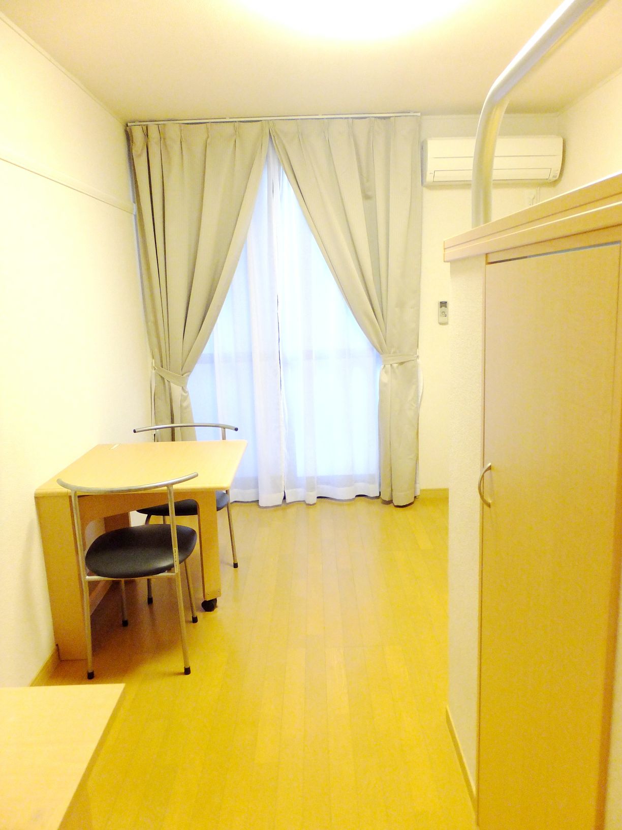 レオパレスフェリキタス花園 リビング