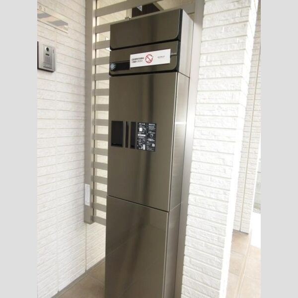 アンジュール氷川台101号室 専用の宅配BOX