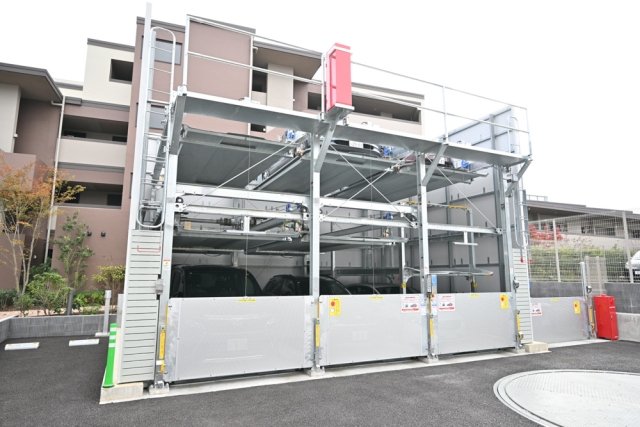 アトラスシティ千歳烏山グランスイート　杜ノ棟 駐車場