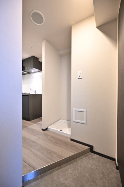 ＧＲＡＮＳＩＴＥ　ＮＡＫＡＭＥＧＵＲＯ3階 玄関