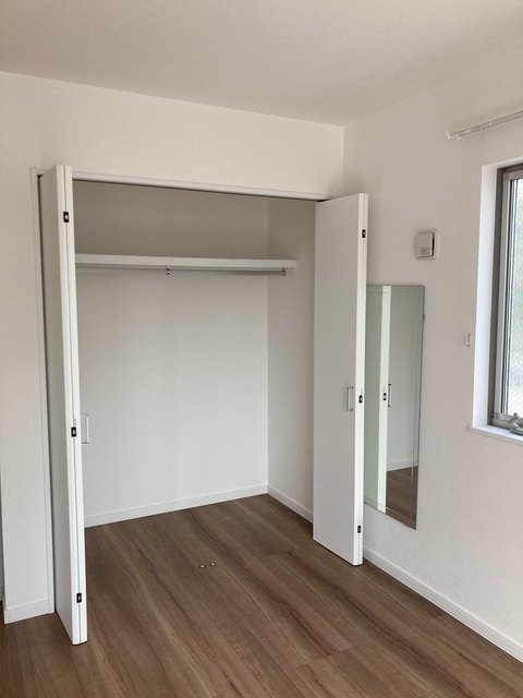 西寺尾二丁目戸建て 洋室１　収納　※現況優先