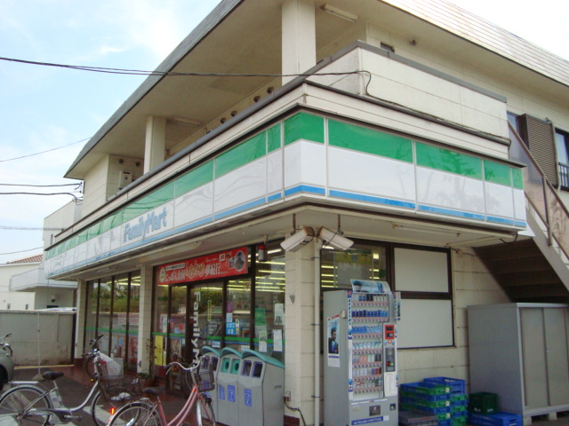 Granchesta2番館 コンビニ（ファミリーマート）まで360ｍ