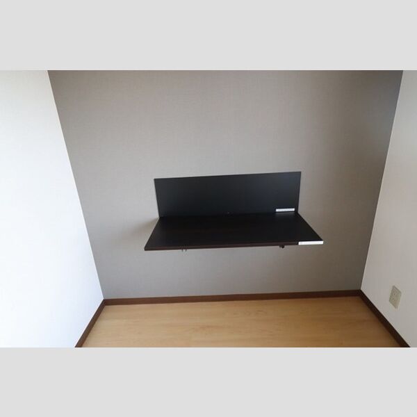 パティエール上本郷405号室 ワークデスク