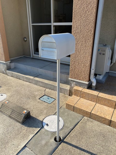 クイーンズヒルＥ棟E2号室 ポスト