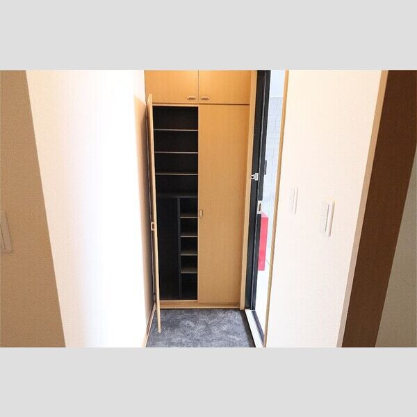 オーシャンヒルズ　EE201号室 玄関