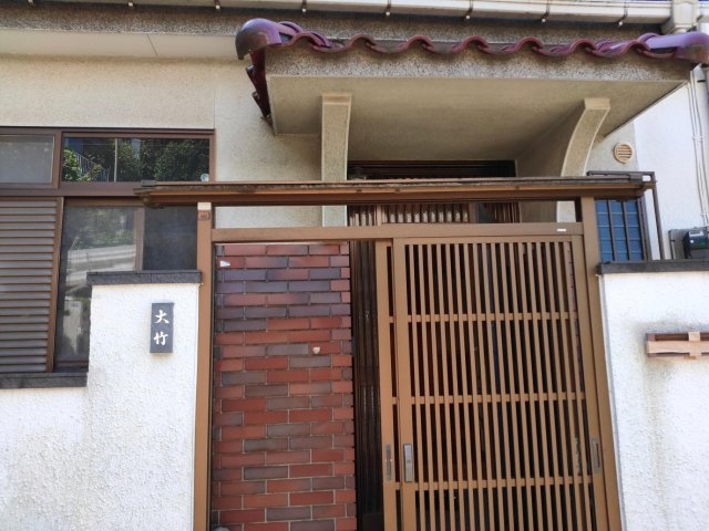 南区大岡1-2-6　1階 玄関