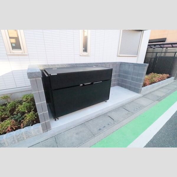 メイプルシャトー102号室 ゴミストッカー