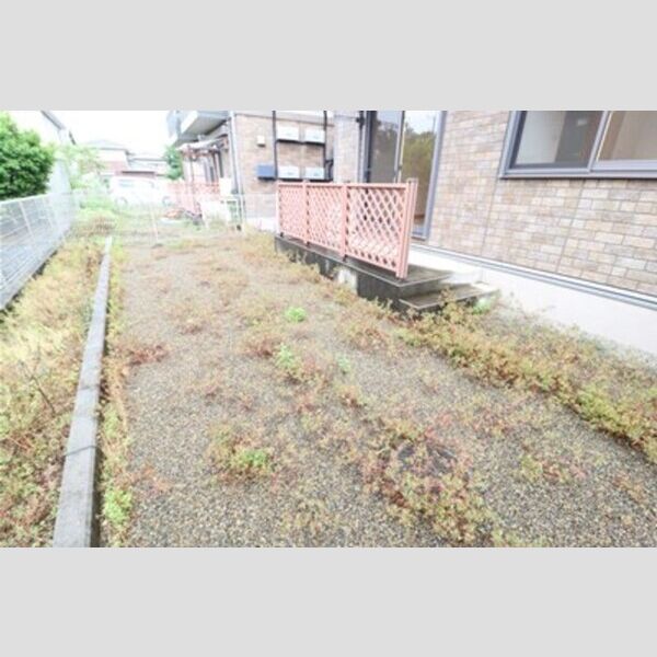 ロイヤルヒルズ春日　ABCDD102号室 専用庭