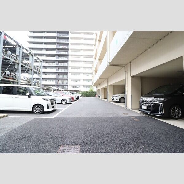 エルピス 駐車場