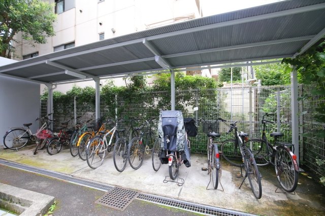 ガラ・ステージ中野3階 駐輪場
