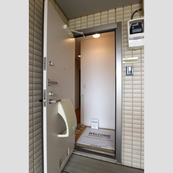 クレストパーク　E 玄関
