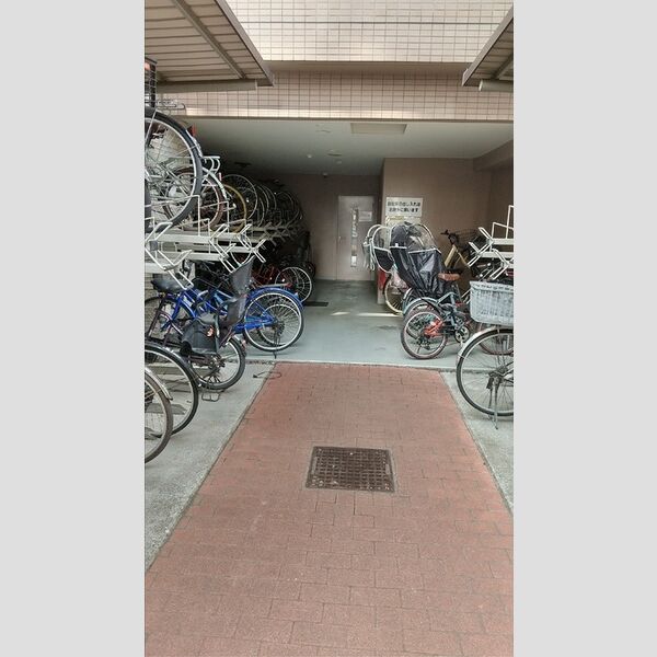 カスタリア荒川 駐輪場