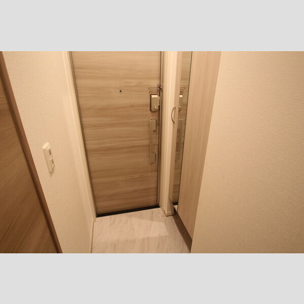 ウィンドテラス千住緑町 玄関