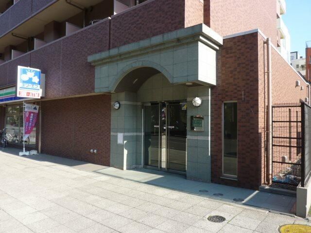 ドミール関内大通 エントランス