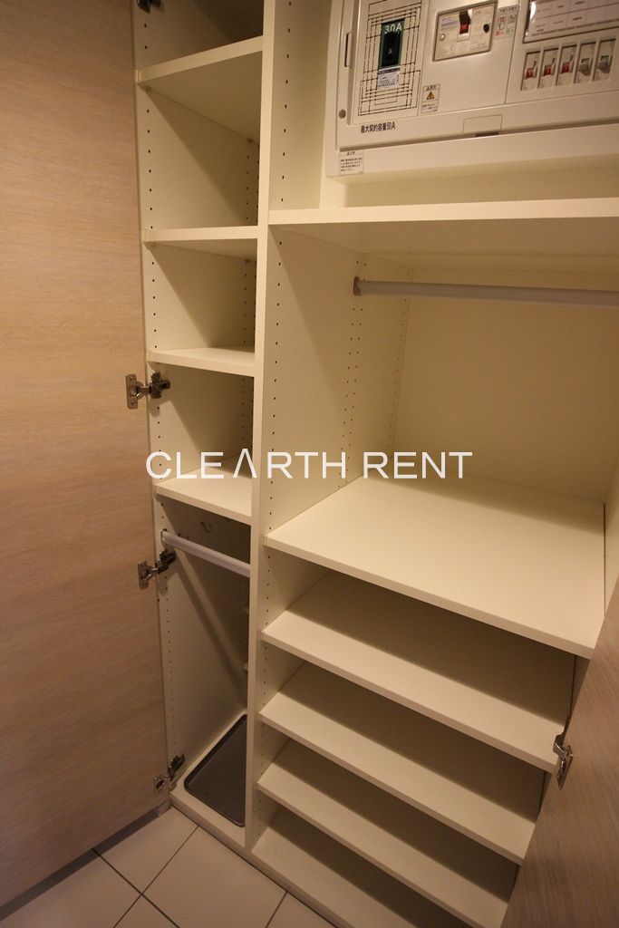 コンシェリア恵比寿9階 トール型下足入れ