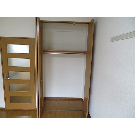 ヴィレッジ・イン・上高井戸0202号室 クローゼット