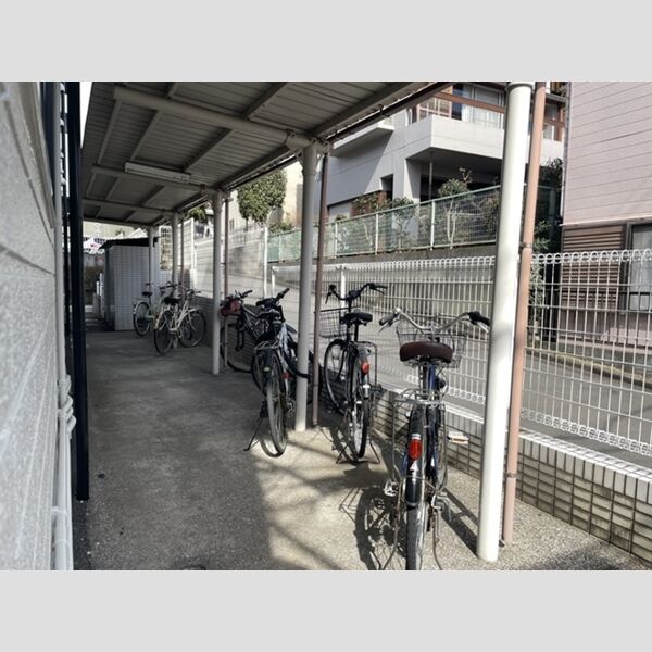 ヴァンベールクレスト 駐輪場