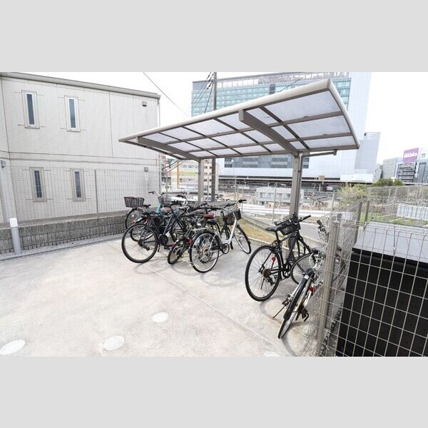 マレアガーデン新横浜F 駐輪場