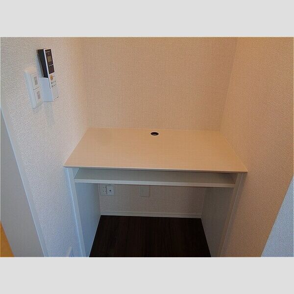 フランボワーズ中島206号室 ワークスペース