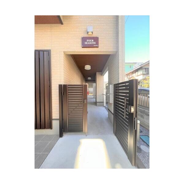 FOUR　SEASONS エントランス