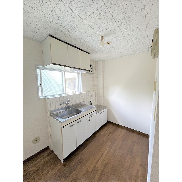 ウモーレ（UMOORE）0101号室 キッチン