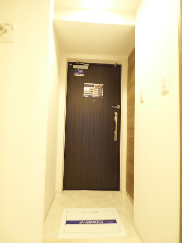 レジディア国立3階 玄関