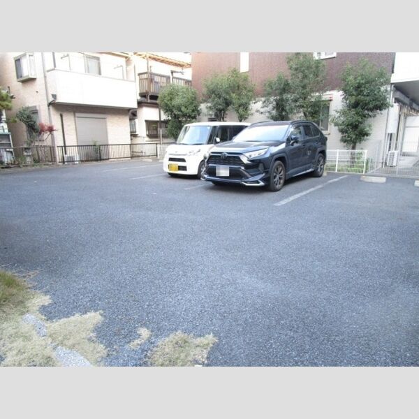 メゾン・ド・ヴェルーフ 駐車場