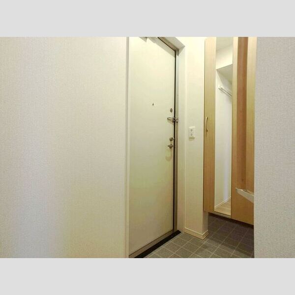 Calore湘南　3階 玄関