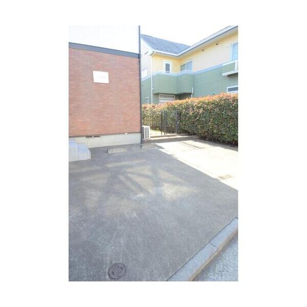 フラワーハイツ 駐車場