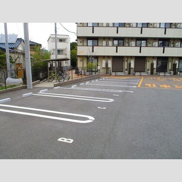 アルシオーネ 駐車場