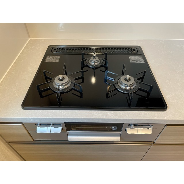 ザ・ケンジントン・レジデンス横濱片倉0111号室 3口コンロシステムキッチン