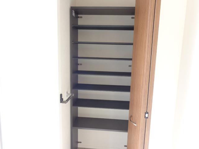 オーク　テラス106号室 下駄箱