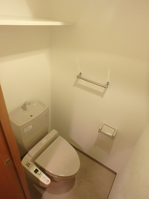 グランド・ガーラ西麻布1階 シンプルで使いやすいトイレです