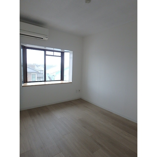 ロイヤルプラザ湘南305号室 内観