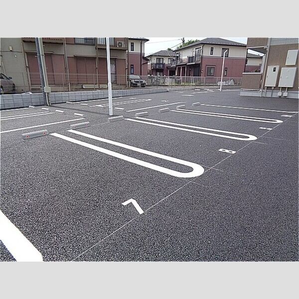 D-room朝日 駐車場