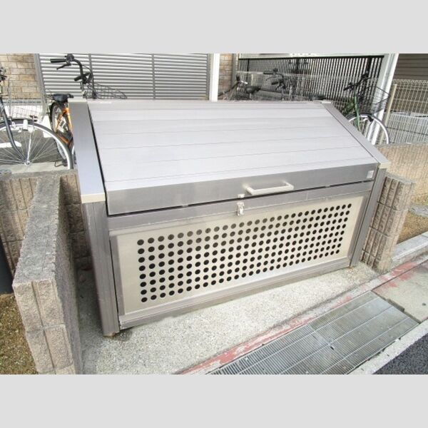 シャルマン南八幡 入居者専用ゴミストッカー