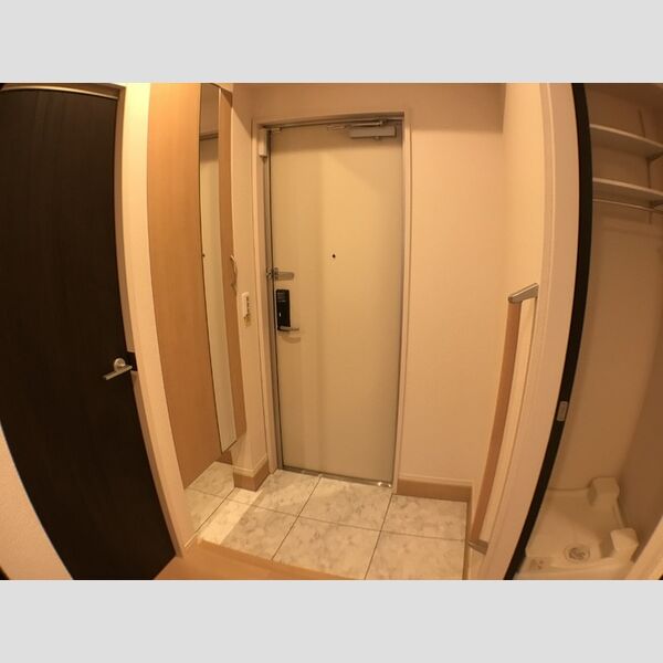 ラムリテン105号室 玄関