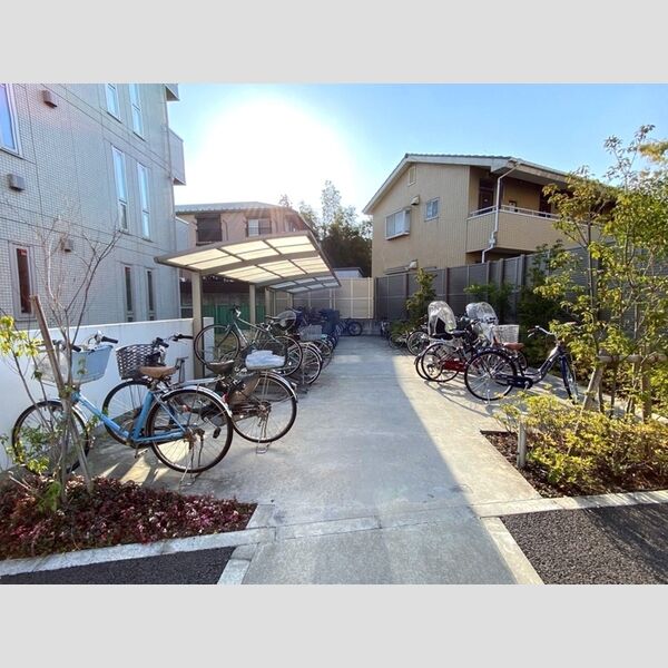 CRESCENTE経堂(クレシェンテ)　壱番館207号室 駐輪場