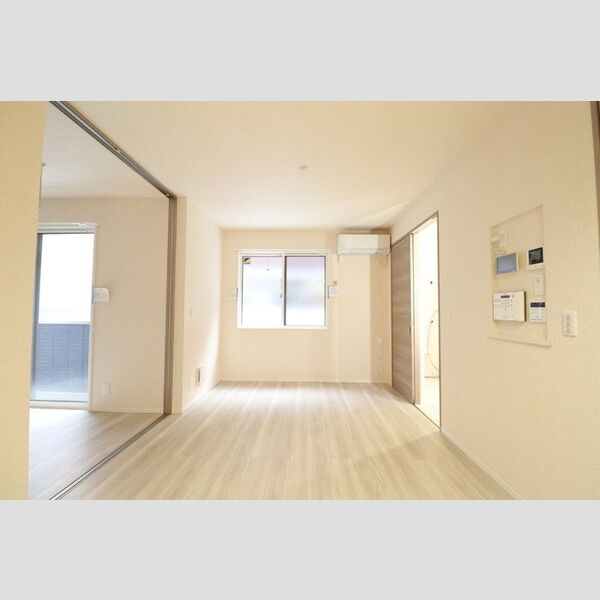 シェーンブルーメ横浜106号室 リビング