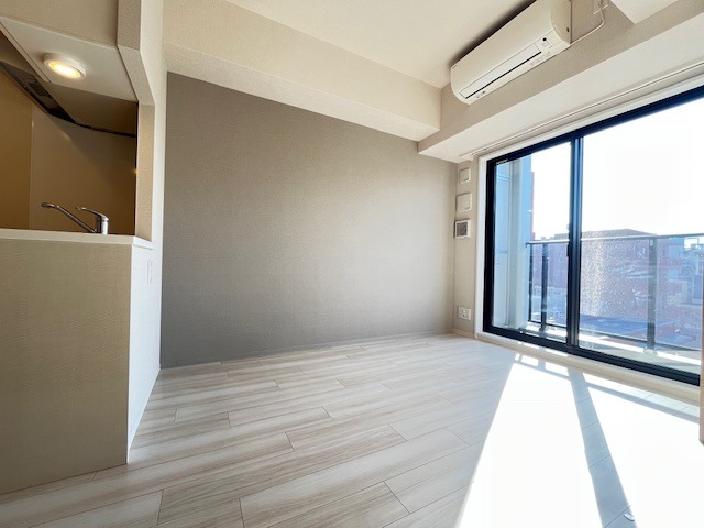 ＯＮＥ ＲＯＯＦ ＲＥＳＩＤＥＮＣＥ ＡＳＡＫＵＳＡＢＡＳＨＩ10階 リビング