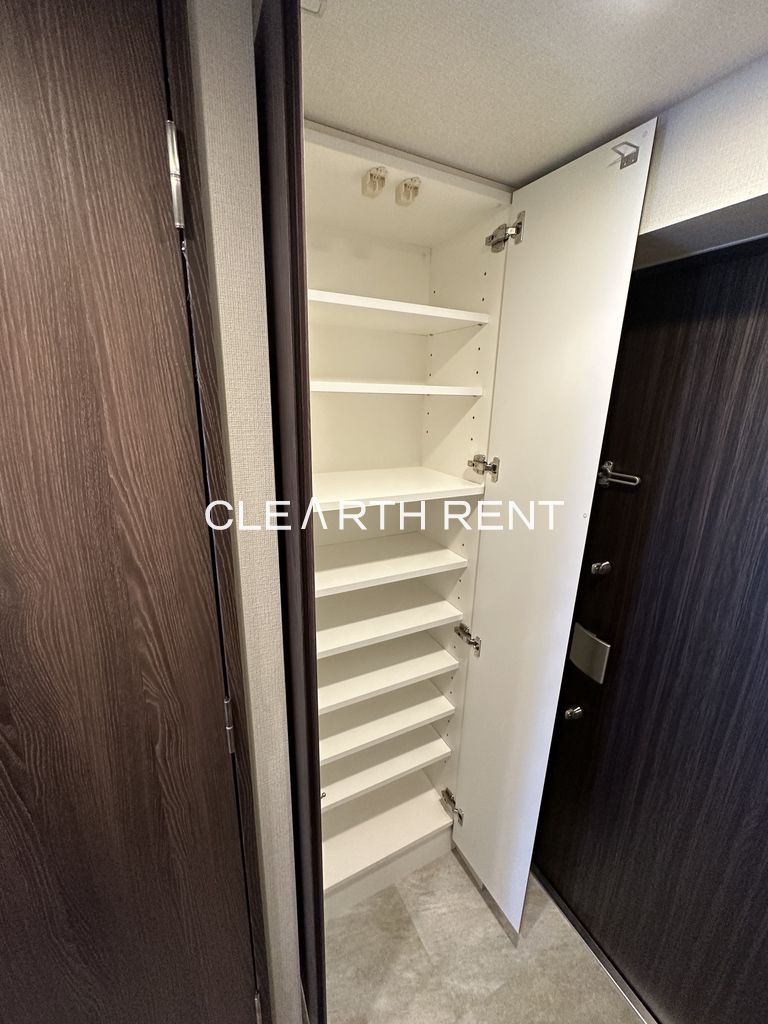 コンシェリア中野弥生町 ＴＨＥ ＲＥＳＩＤＥＮＣＥ3階 トール型下足入れ