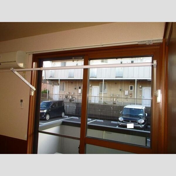 ノーブルタウン　弐番館103号室 布団も干せる室内物干し