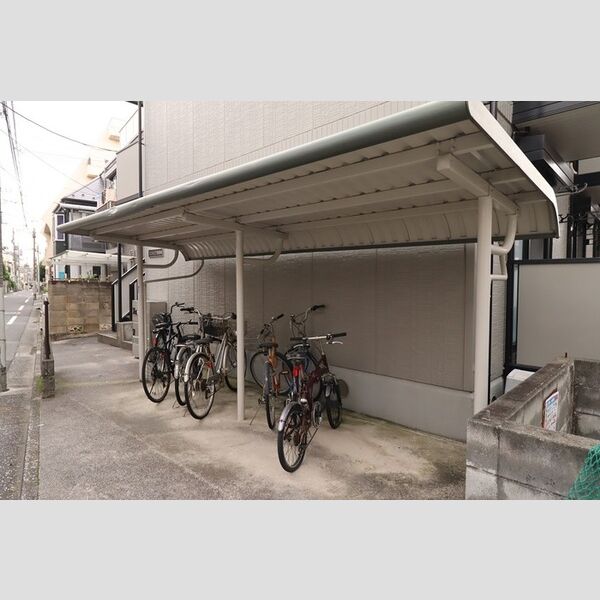 エントピア南長崎106号室 屋根付き自転車駐輪場