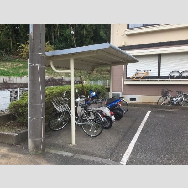 ヴィラージュ 屋根付駐輪場