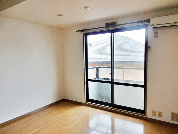 ソナチネの森 リビング